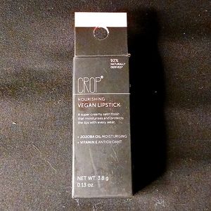Crop Nourishing Vegan Lipstick. Shade: Loveable Lou
